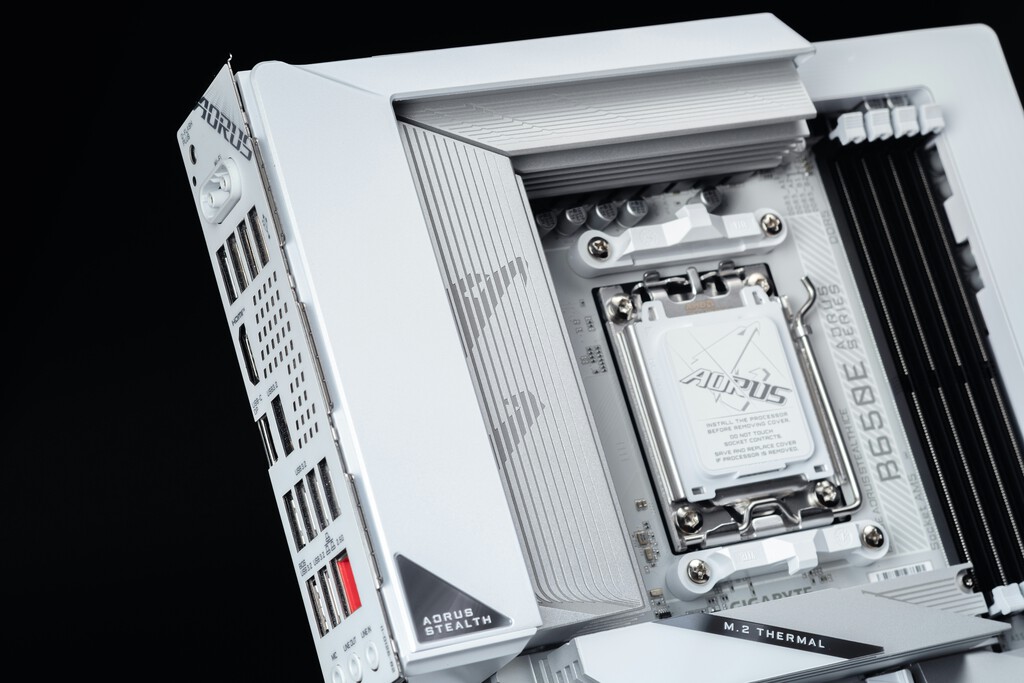 Decide vender un PC de alta gama que sólo usaba para jugar a Los Sims 4, pero lo que la comunidad le recrimina no es que lo estuviera desaprovechando 