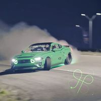 Junta a Vaughn Gittin Jr., un Ford Mustang de 919 CV y una intersección de 2,25 km, y el resultado es un sueño humeante