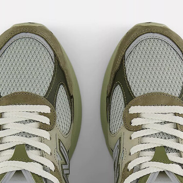 New Balance tiene rebajadas las zapatillas color pistacho que le suman ese toque de nostalgia a tu look de otoño para conquistar la calle 