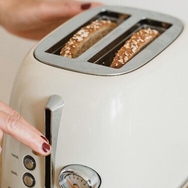 Cómo limpiar la tostadora paso a paso para eliminar migajas, grasa y suciedad acumulada