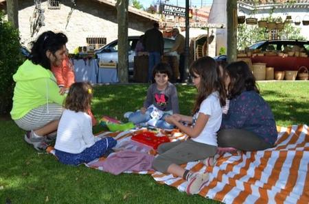 En el verano podemos montar talleres para que los peques realicen pulseras de goma