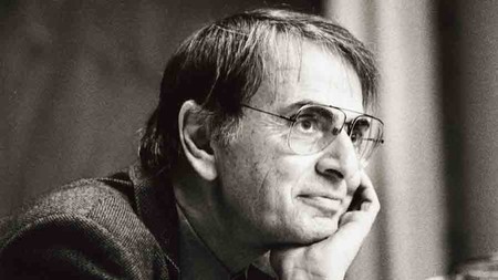 Carl Sagan temía que nos encamináramos hacia la sinrazón, tal y como hemos hecho