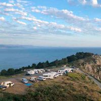 "Es una invasión". Galicia se ha quedado sin espacio por culpa de las campers y autocaravanas: van a prohibir que se duerma en cualquier parte