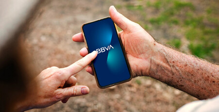 La app de BBVA quiere conquistar a los más mayores: nuevo 'modo sénior' para clientes de 65 años o más
