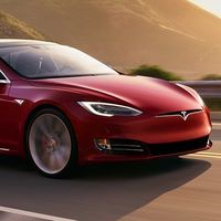 Tesla ayuda a sus clientes en el paso del huracán Irma al aumentar el rango de sus modelos