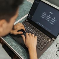 ¿ChatGPT perjudica el pensamiento crítico? Desolador estudio del MIT concluye que lo ha “destruido”