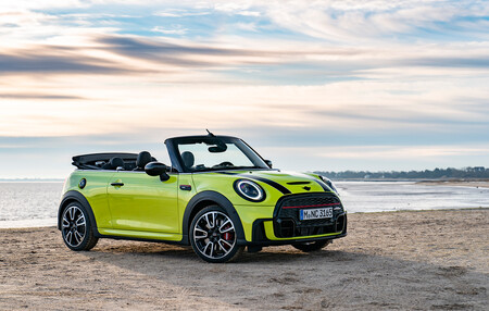 El nuevo MINI Cabrio ya está disponible: la versión a cielo abierto del estiloso urbano arranca en los 26.300 euros