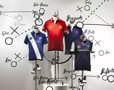 Pedro del Hierro, imagen de la Selección, también tiene su colección mundialista