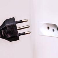 Eletricistas recomendam um truque genial para otimizar o consumo de energia da sua casa — e tudo o que você precisa é de uma simples tomada inteligente 