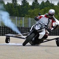 No es ciencia ficción: así prueba Bosch sus nuevos "propulsores laterales" para evitar accidentes de moto 