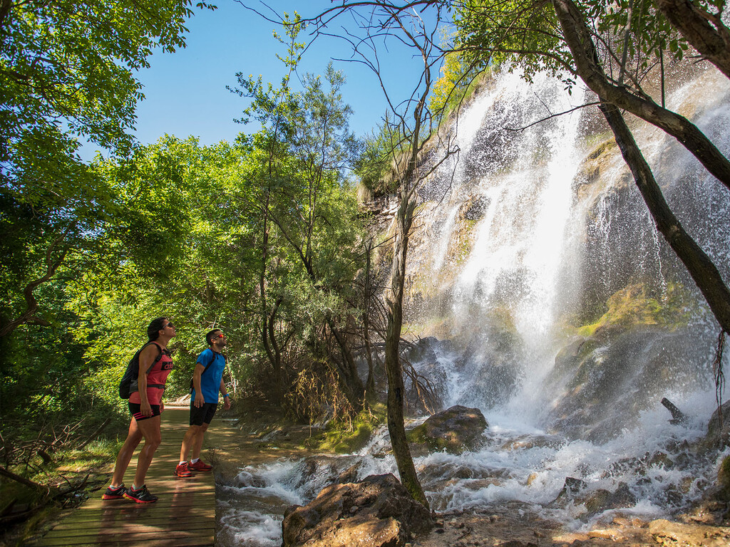 Una de las sorpresas mejor guardadas de Aragón es esta ruta senderista en un río de Teruel entre cascadas y miradores 