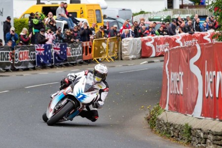 Si John McGuinness pierde 10 kilos antes del Tourist Trophy, Mugen le regala una TT Zero