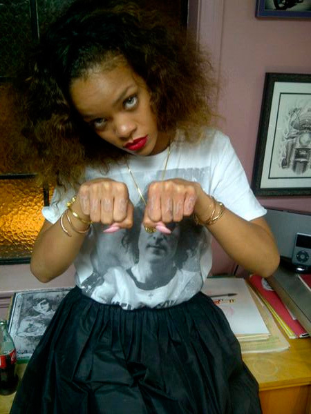 Rihanna, suma y sigue, ¡nuevos tatuajes al canto!