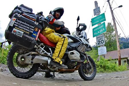 América en moto. Problemas serios en una frontera de broma.