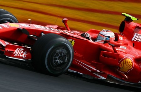 Kimi Räikkönen pudo firmar ayer su contrato con Ferrari