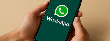 Llega un nuevo botón a WhatsApp. Esto es lo que puedes hacer con él. Y no, no lo vas a encontrar en todos tus chats 