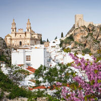 No suele aparecer en las rutas turísticas, pero este pueblo blanco es uno de los más bellos de Andalucía 