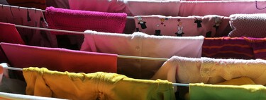 Sin secadora ni usar la calefacción también puedes secar la ropa en casa este otoño. Solo necesitas conocer un par de trucos