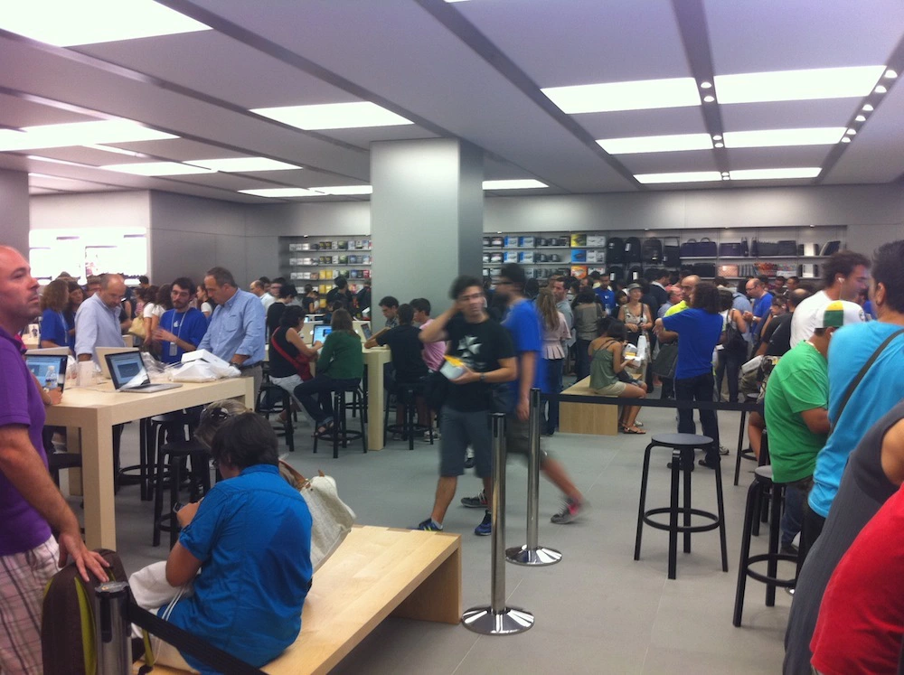 Foto de Inauguración Apple Store La Maquinista (75/93)