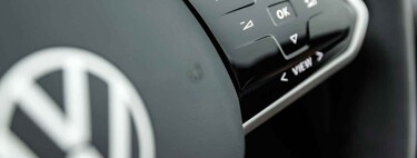 Varios conductores se unen contra Volkswagen y demandan a la marca. ¿El motivo? Activan sin querer el control de crucero al aparcar Varios conductores se unen contra Volkswagen y demandan a la marca. ¿El motivo? Activan sin querer el control de crucero al aparcar
