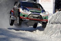 Mikko Hirvonen le da a Ford la primera victoria con los nuevos WRC