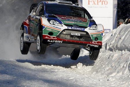 Mikko Hirvonen le da a Ford la primera victoria con los nuevos WRC