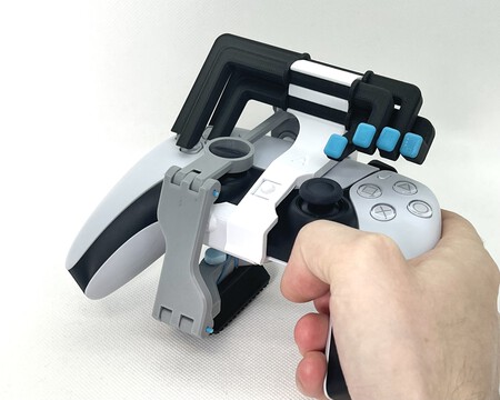 ¿Jugar a la PS5 con una sola mano? Crean un dispositivo para el DualSense que lo hace posible