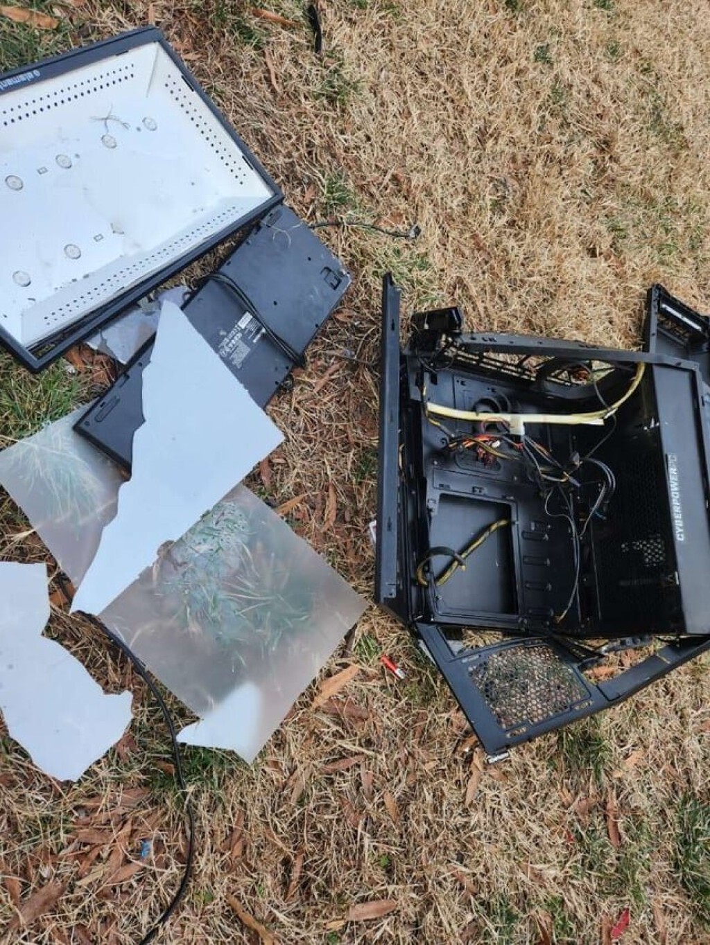 Alguien tiró un PC Gaming como chatarra, pero un buen samaritano decide restaurarlo a pesar de que no lo necesita Alguien tiró un PC Gaming como chatarra, pero un buen samaritano decide restaurarlo a pesar de que no lo necesita