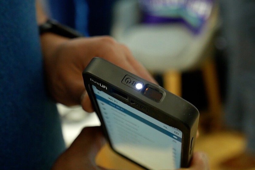 El LiFi sigue siendo una promesa lejana: estos son los últimos avances de la tecnología que quiere desbancar al WiFi usando la luz