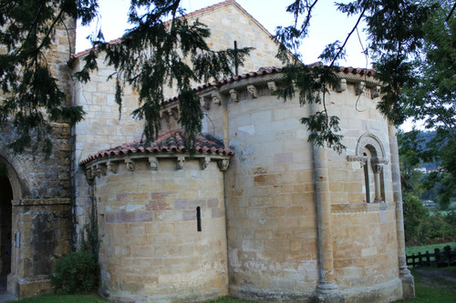 El Parador de Cangas de Onís en Asturias, el monasterio y sus curiosidades