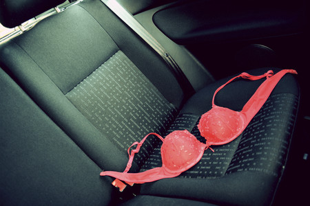 Todos los cantantes pop que quisieron hacerte el amor en el coche