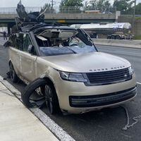 Dolorpasión™: un Range Rover completamente nuevo causa aparatoso accidente en la carretera