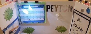 La ingeniosa idea de una madre para separar a sus hijos mientras estudian y que puedan concentrarse mejor en sus clases virtuales