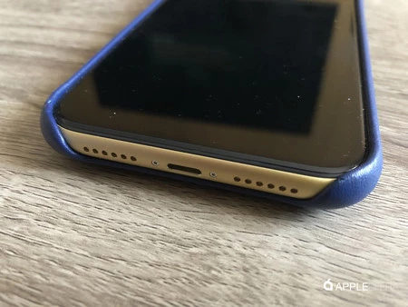 Mujjo ケースは iPhone XR の底部を保護しないことに注意することが重要です。