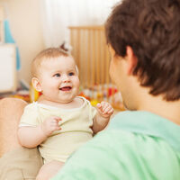 Tener conversaciones con tu bebé favorece el desarrollo del lenguaje 