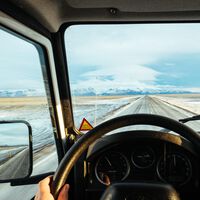 Conducir sobre hielo y nieve: las recomendaciones de la DGT para hacerlo con seguridad 