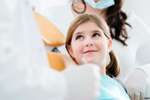 Cinco consejos para cuidar los dientes de los niños con brackets