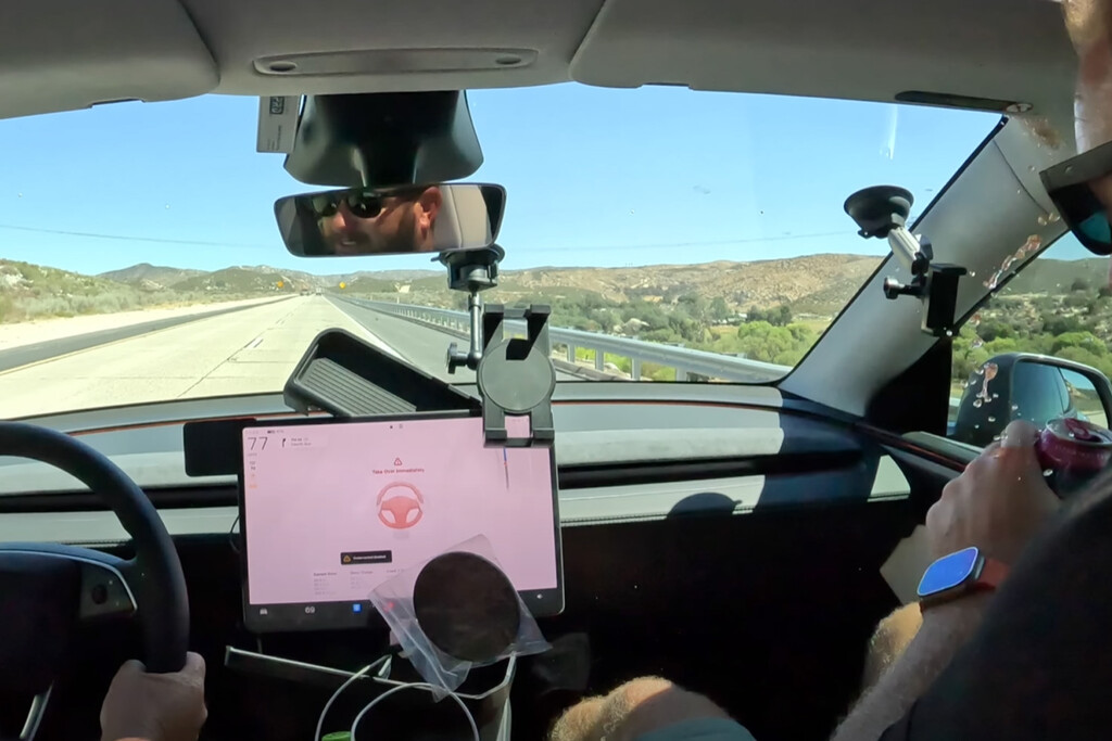 Querían recorrer 4.000 kilómetros para probar el modo autónomo de Tesla, pero a los 96 kilómetros llegó el desastre . Noticias en tiempo real