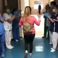 La emotiva despedida del hospital de una embarazada de 37 semanas tras superar el coronavirus 