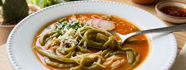 Cómo hacer sopa de nopales con fideos dorados: receta fácil y el truco definitivo para quitarles la baba