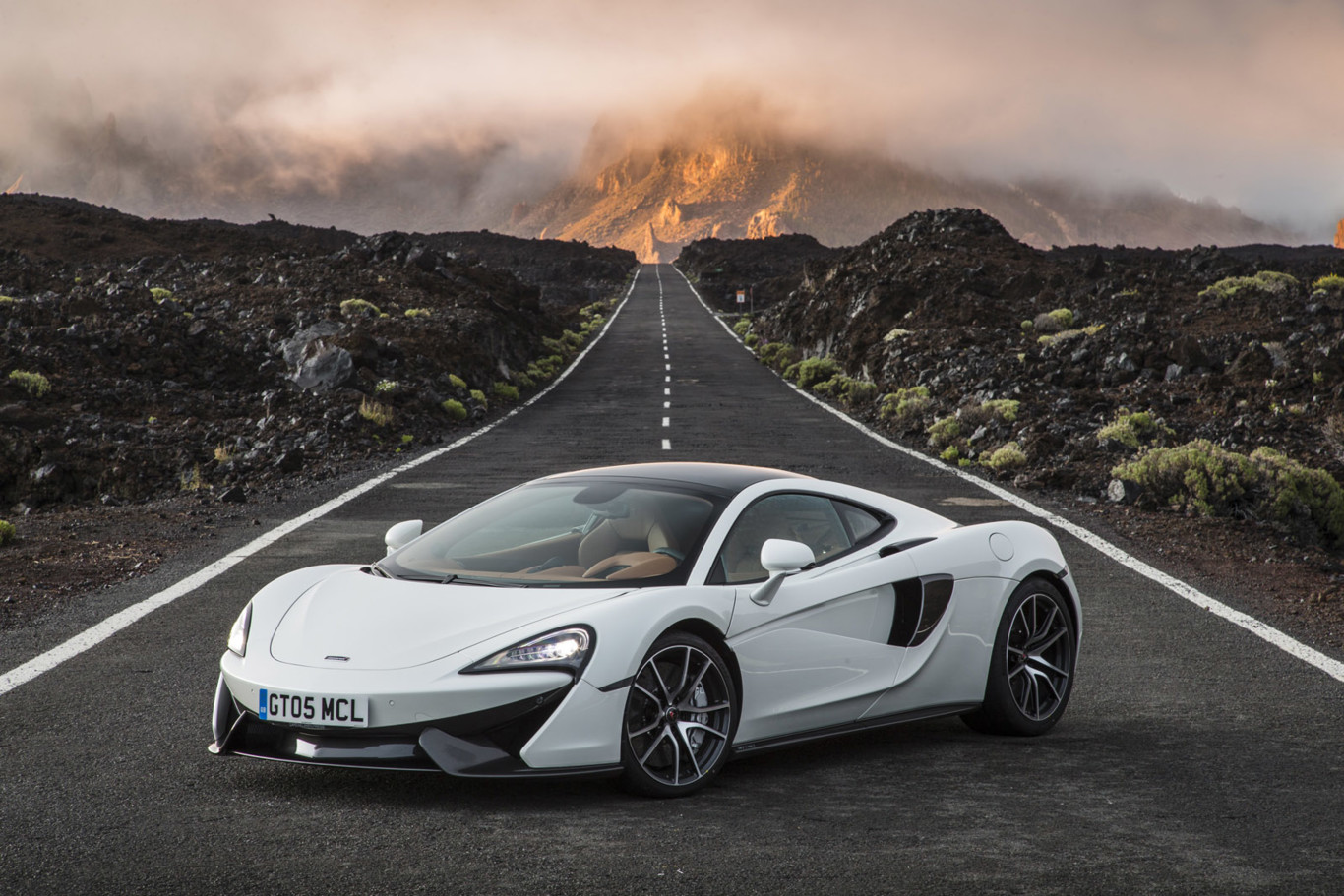El McLaren 570GT pasea por Tenerife en estas 24 espectaculares imágenes