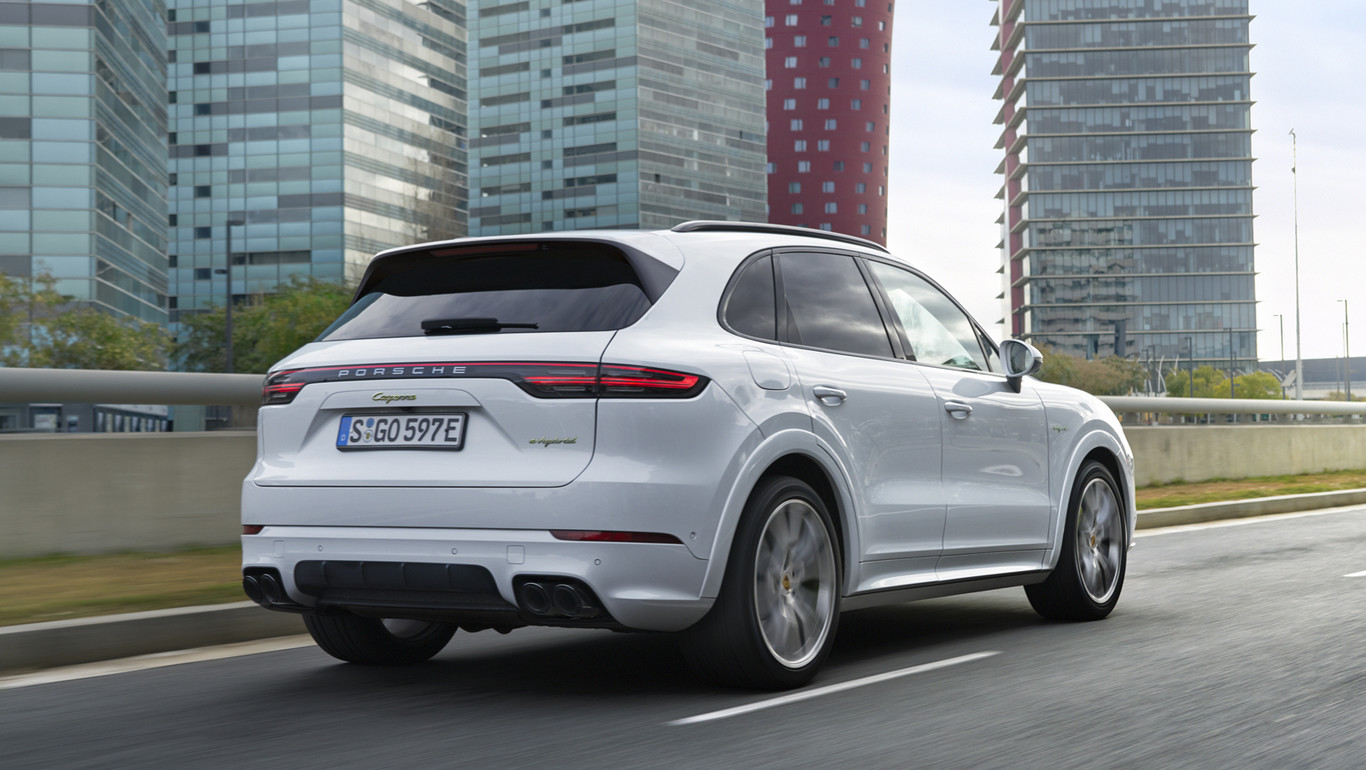 Así es el Porsche Cayenne E-Hybrid, un coche SUV híbrido enchufable de 462 CV realmente rápido