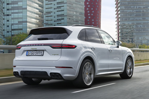 Así es el Porsche Cayenne E-Hybrid, un coche SUV híbrido enchufable de 462 CV realmente rápido