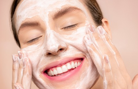 Quédate en casa y aprovecha para tratar tus impurezas faciales con estos 3 tratamientos de farmacia vendidos en Amazon