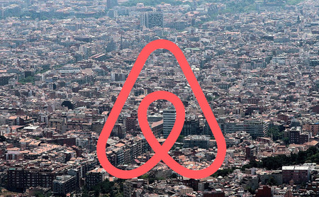 El CEO de Airbnb cree que los viajes como los conocíamos se han acabado, y afirma 