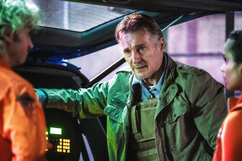 Acaba de estrenarse una comedia de terror muy entretenida que se sostiene gracias a la química de su reparto: 'Turno de noche' tiene a un Liam Neeson entrañable