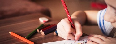 Mi hijo tiene mala letra: qué puede haber detrás y cómo mejorarla