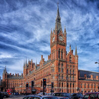 Cinco estaciones de tren a las que llegar y quedarse a dormir en ellas   