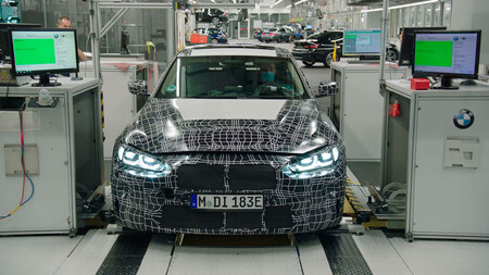 La berlina eléctrica BMW i4 comienza su cuenta atrás: los primeros coches preserie ya están a punto