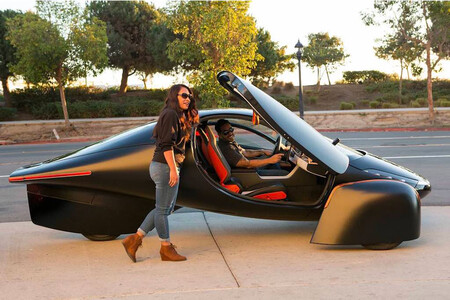 Aptera, un coche eléctrico solar que promete más de 1.600 km de autonomía y ya puede reservarse desde unos 21.000 euros